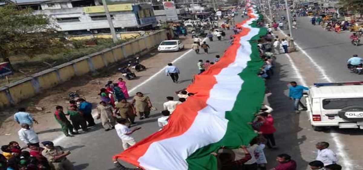 Cops hold longest national flag rally