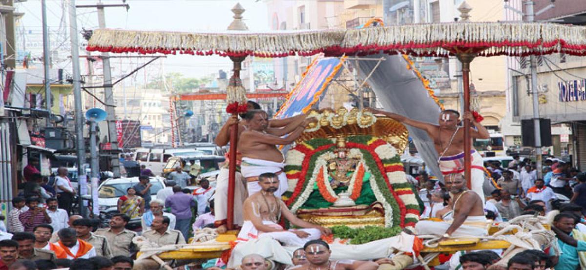 Lord Govindaraja Swamy rides Chinna Sesha Vahanam