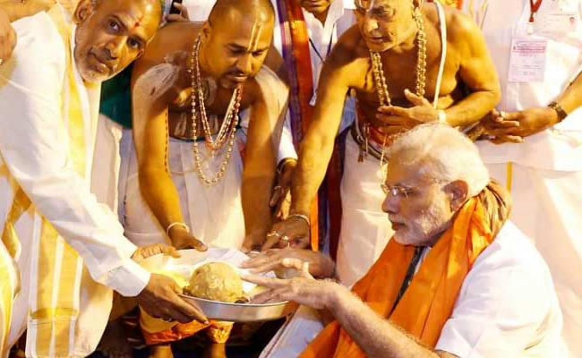 PM Modi offers prayers at Lord Venkateshwara temple