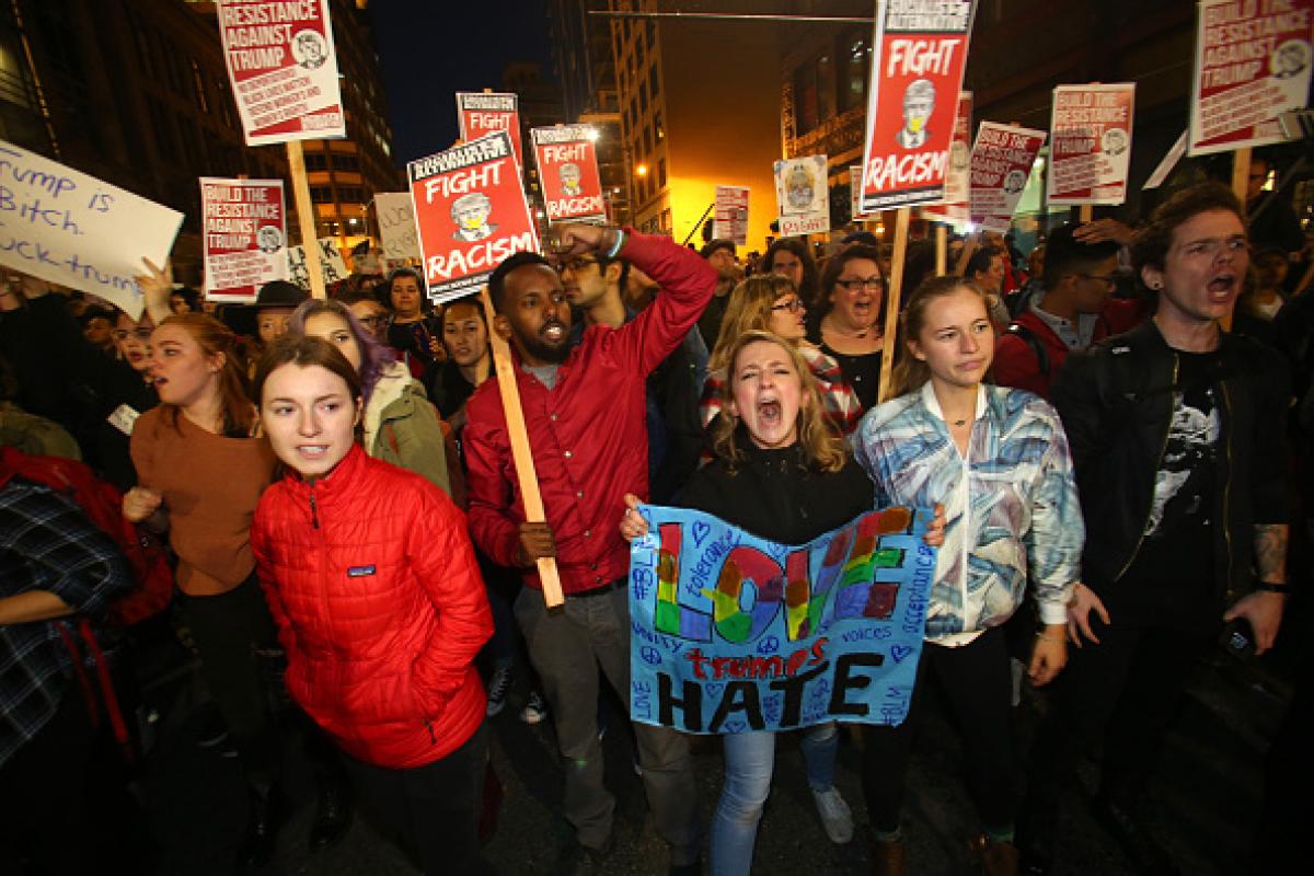 Thousands of students protest against Trumps victory in Washington