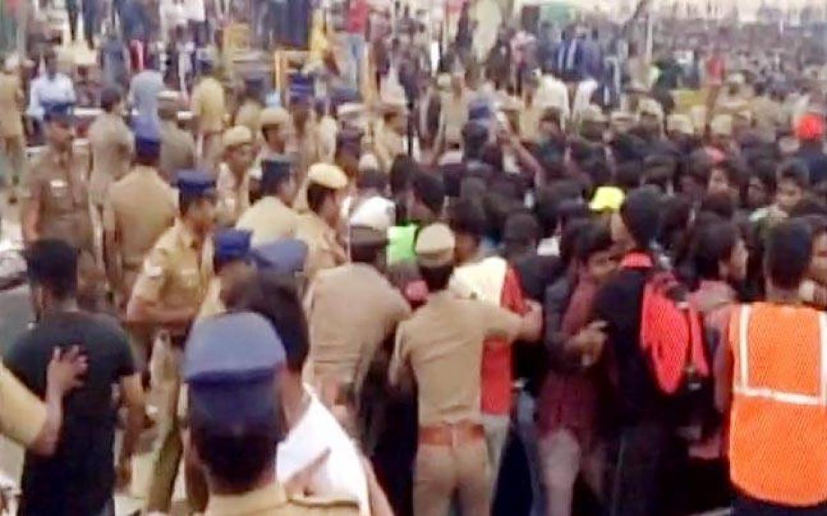 Jallikattu protesters defy back, threaten suicide as police begin forceful eviction