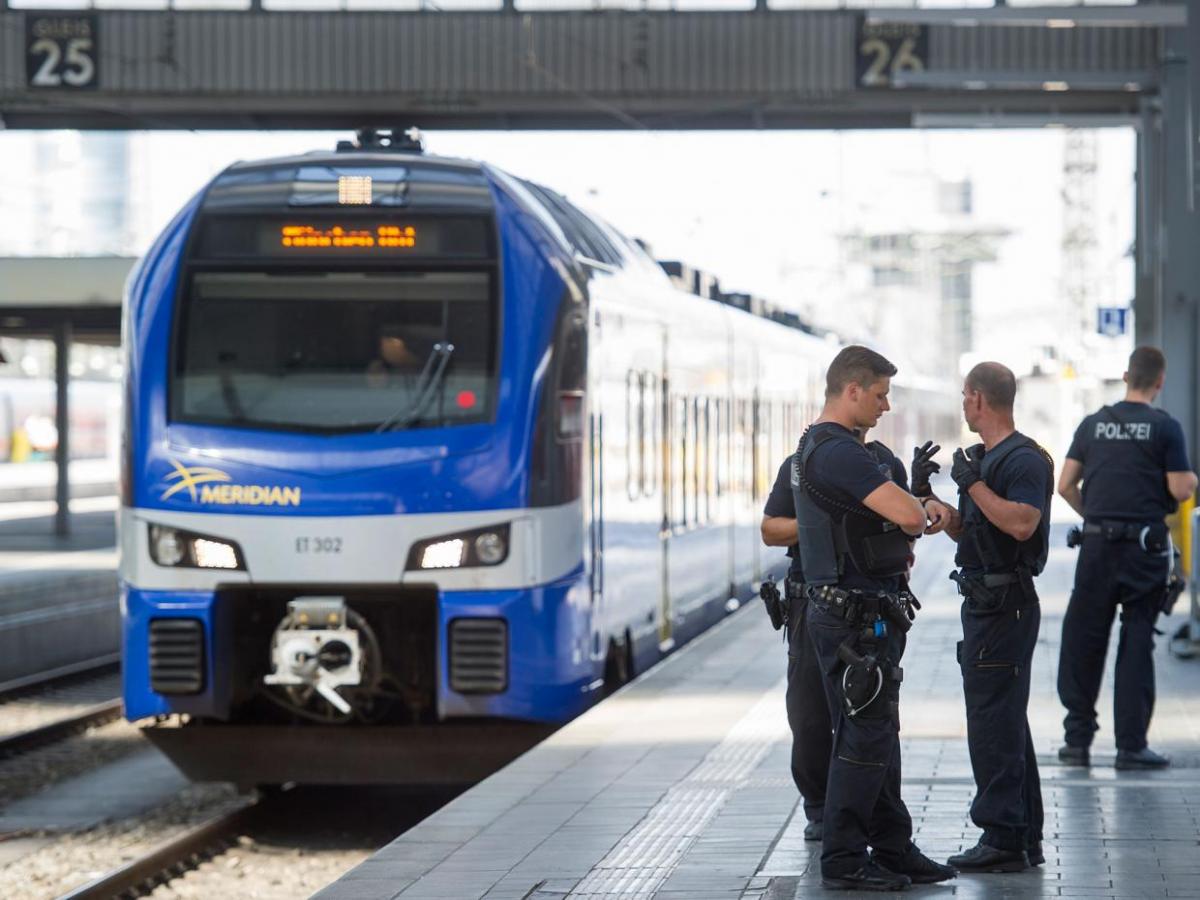 Four injured in Munich railway station stabbing