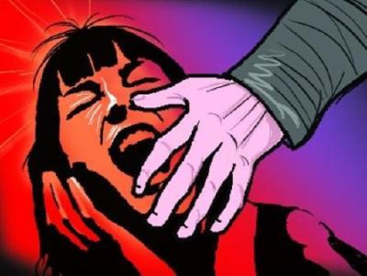 Drunk daily wage labourer rapes minor in Visakhapatnam