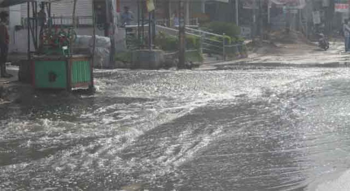 Heavy showers in all districts likely today