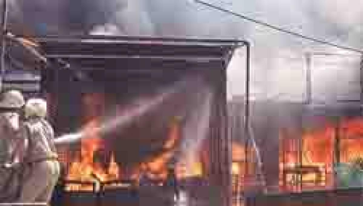 Gurgaon: Fire breaks out in furniture market