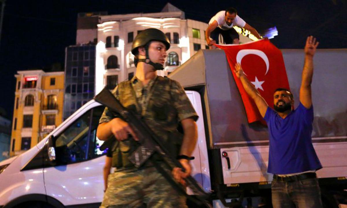 Thousand fired in new wave of Turkey coup purges
