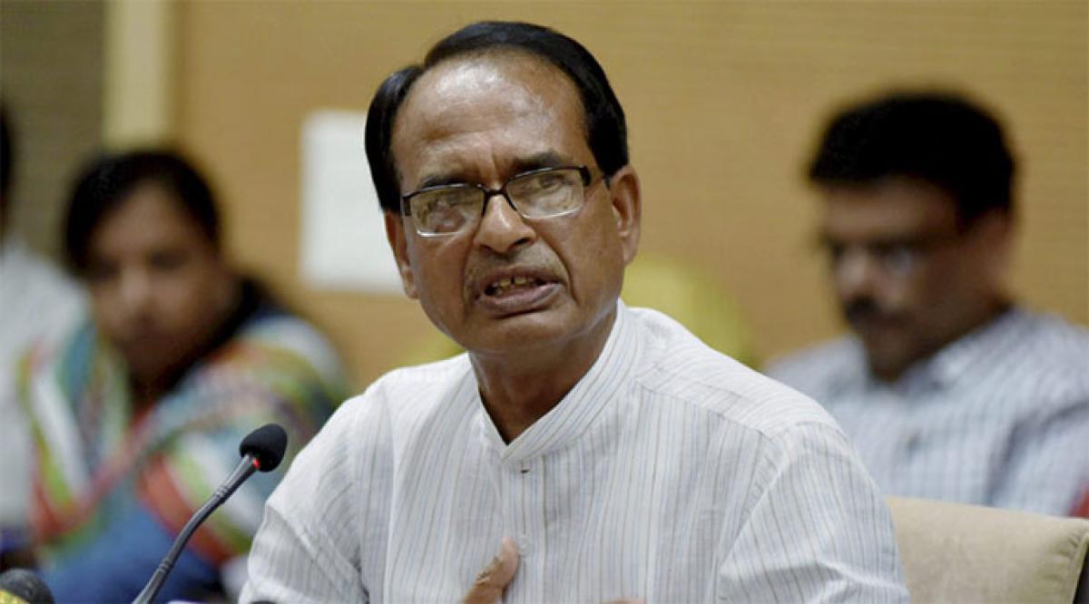 SC tells CBI to probe Vyapam scam, Congress wants Chouhan out