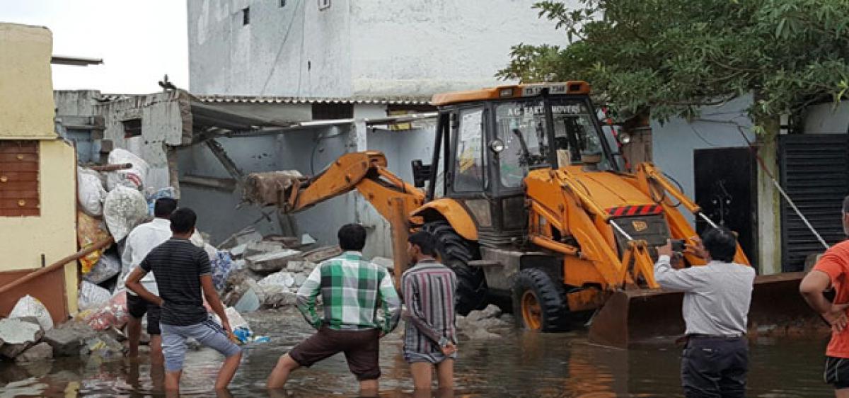 GHMC in action mode to raze illegal buildings