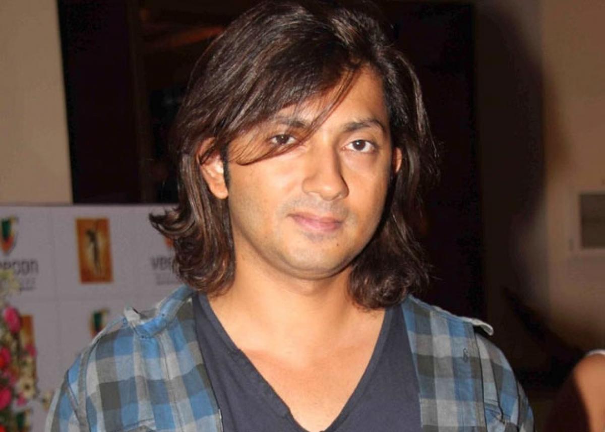 FIR booked against Shirish Kunder for controversial tweets on Yogi Adityanath