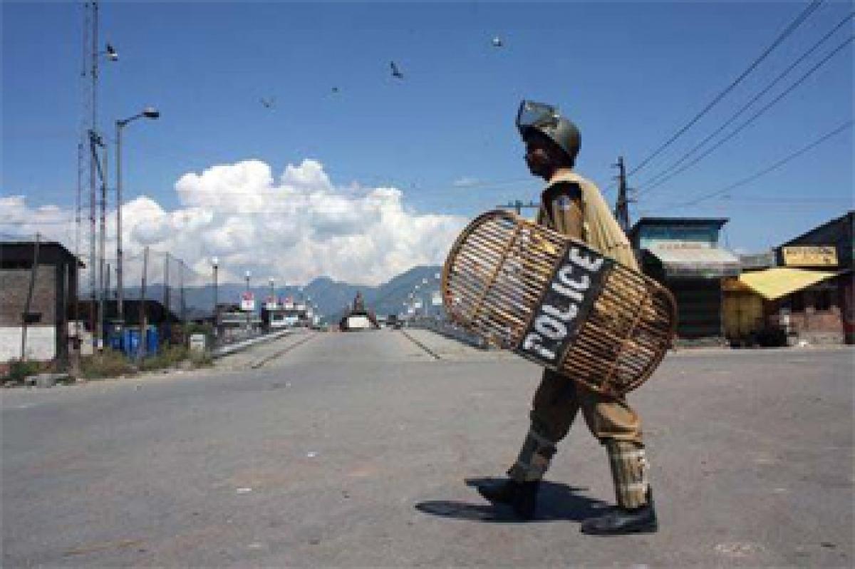 Kashmiris pray for normalcy as scarcity of medicines, veggies and food items plagues Srinagar