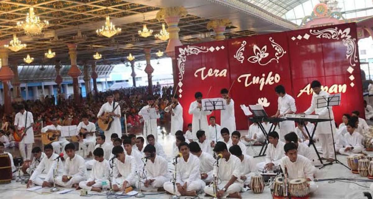 Musical Offering by the students of Sri Sathya Sai Higher Secondary School