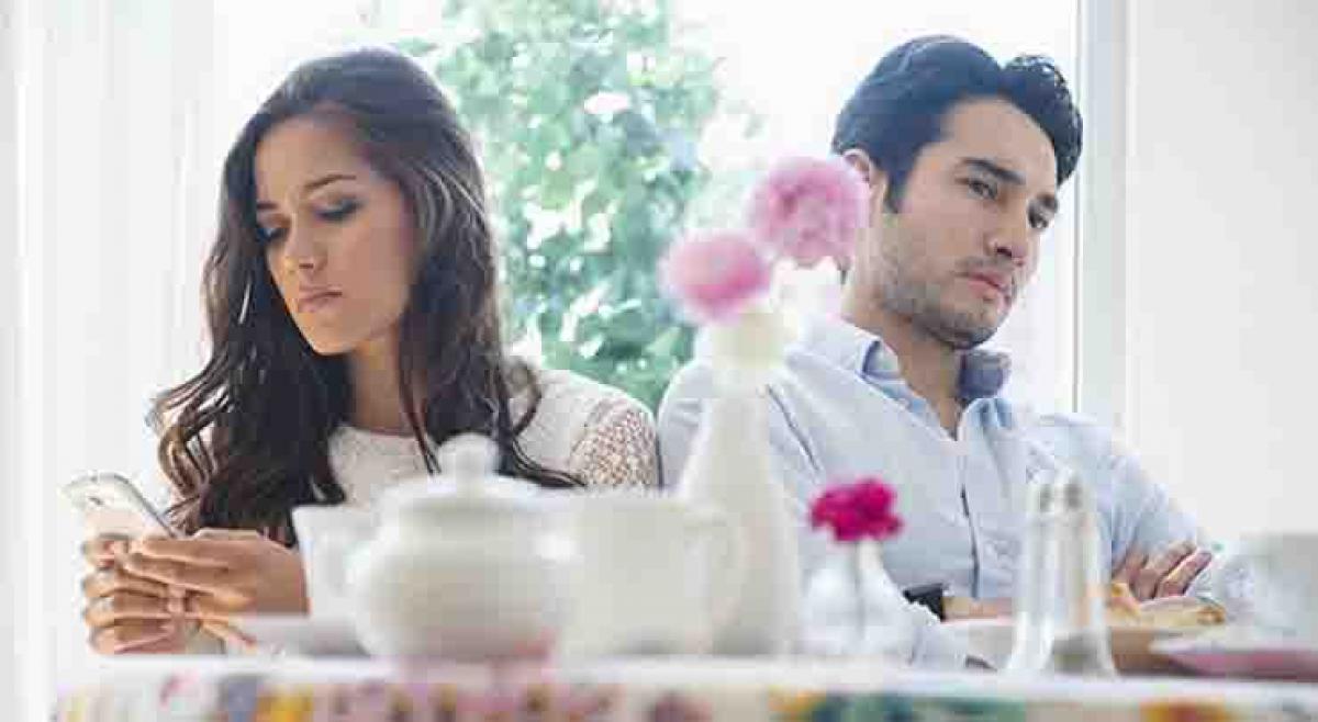 Guilty of phubbing? How your cellphone is ruining your love life