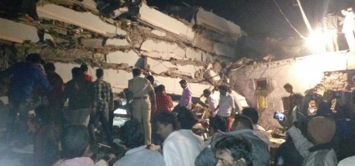 10 trapped as building collapses in Nanakramguda