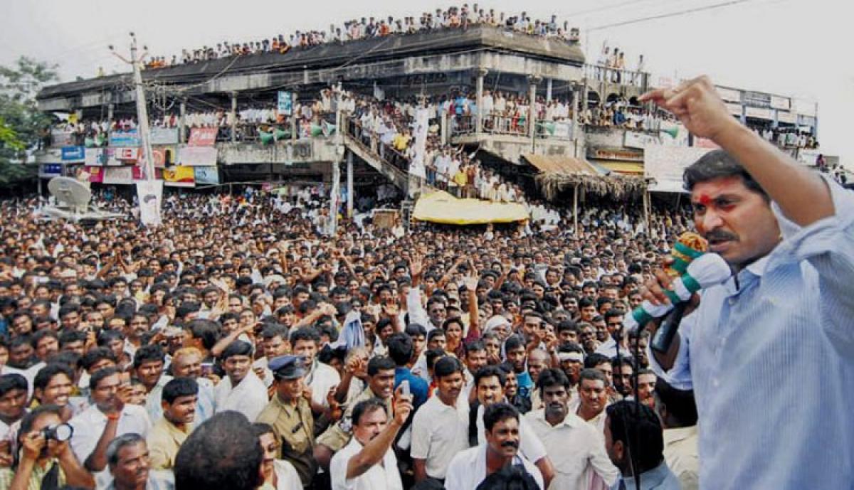 YSRCP activist attacked at Jagans Yatra