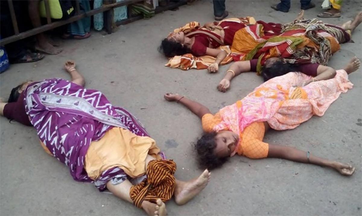 Bodies of Pushkaram tragedy victims shifted to Rajahmundry government hospital