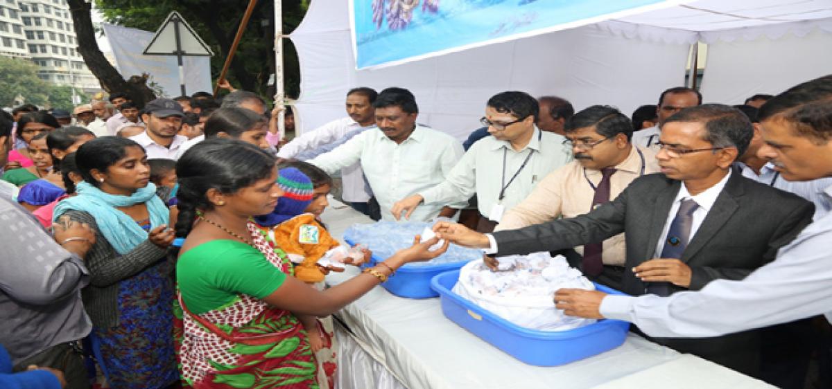 SBH distributes laddus and water packets on the immersion day