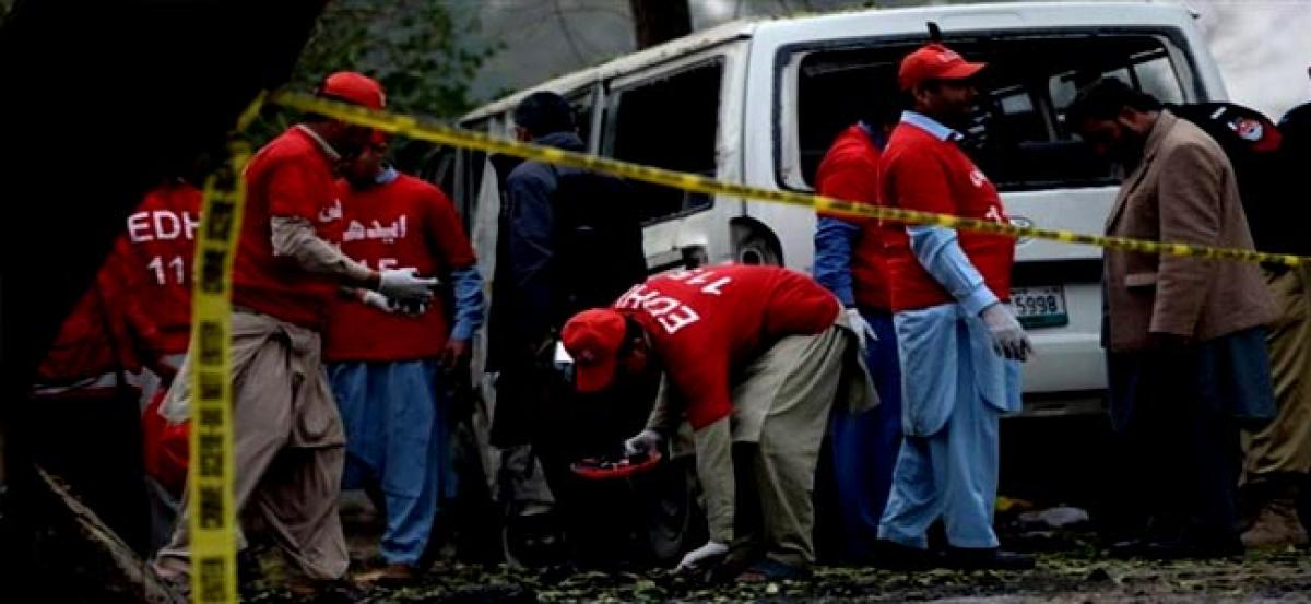 22 killed as blast rocks Pakistan