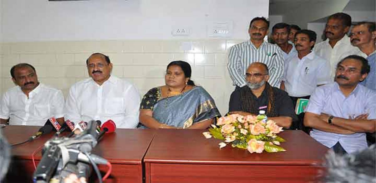 No govt hospital will be privatised: Kamineni