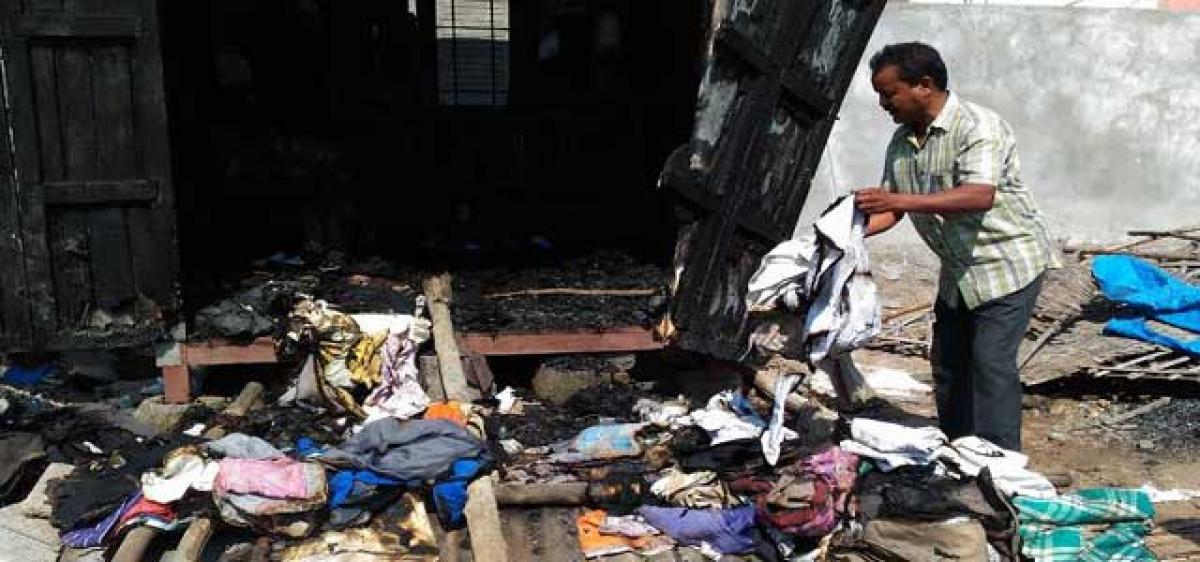 Laundry shop gutted in Hanamkonda