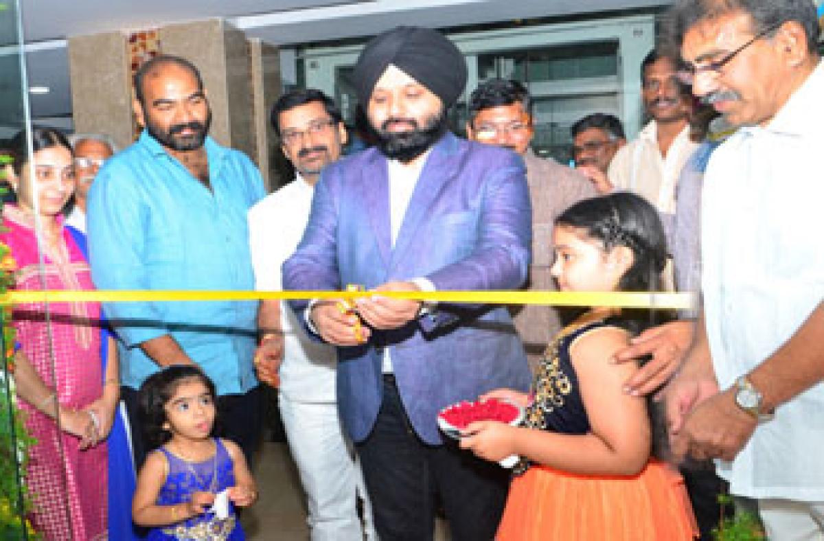 Lenin Club special outlet inaugurated