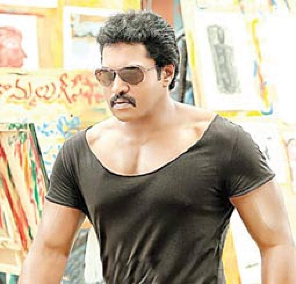 Sunil to flaunt six-pack abs again