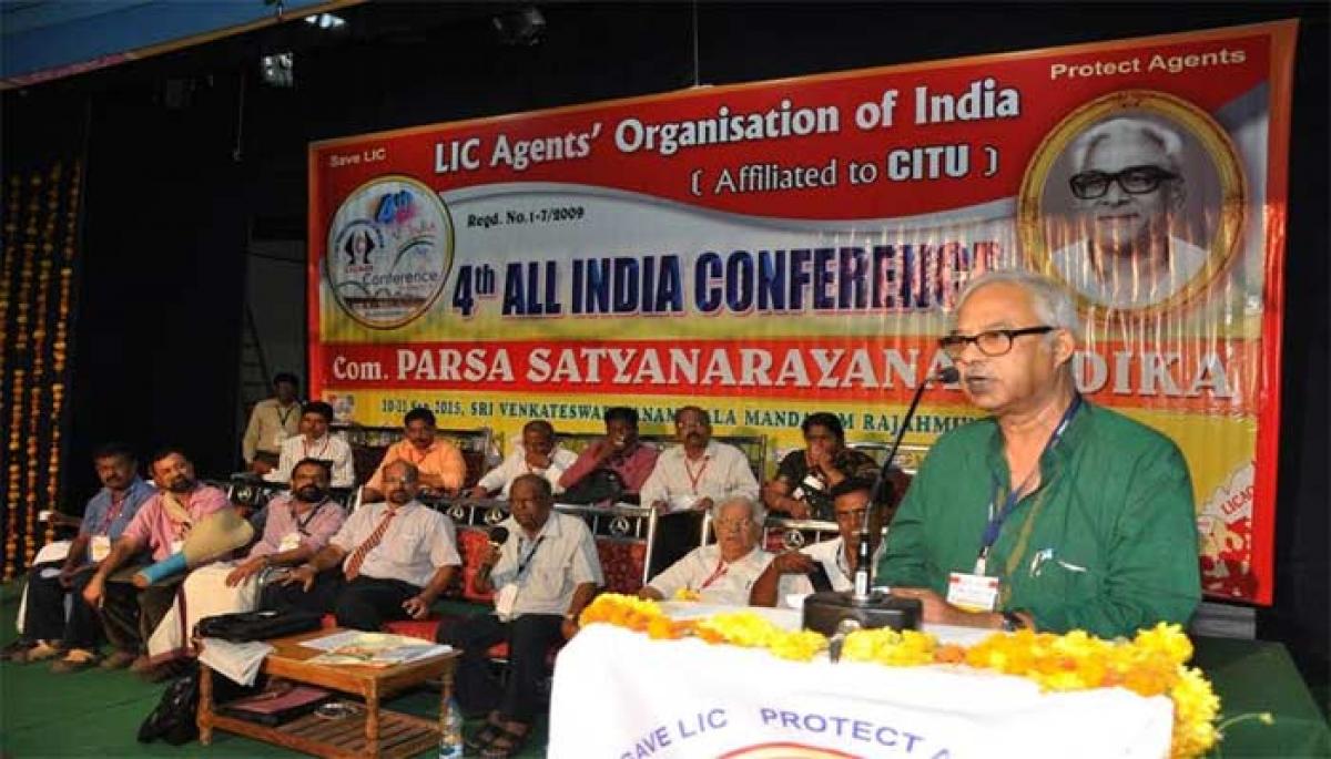 Govt should pay minimum salary to LIC agents: Tapan Sen