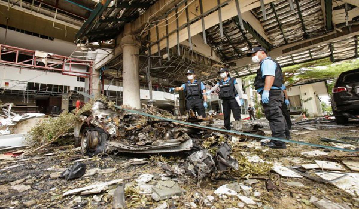 Bomb blast in Thailand kills one, 30 injured