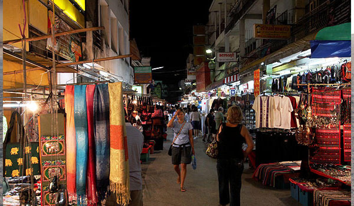 Police evict illegal night bazaar stalls