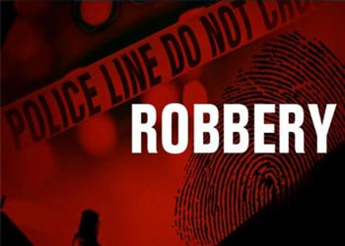 32 lakh robbed from 2 persons