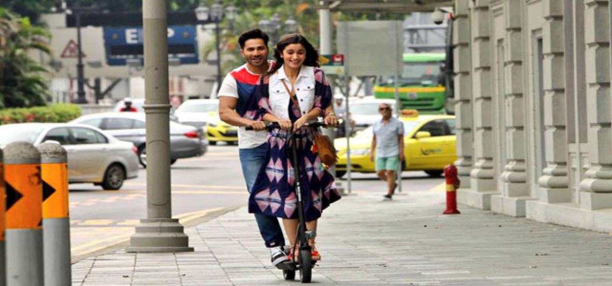 … Dulhania first look out: Varun, Alia have fun in Singapore