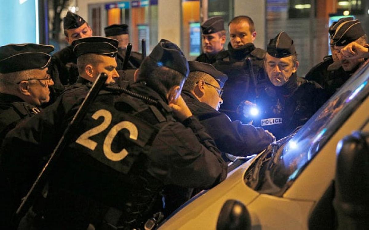 54 detained in Paris suburb for violent rioting, detained till tomorrow