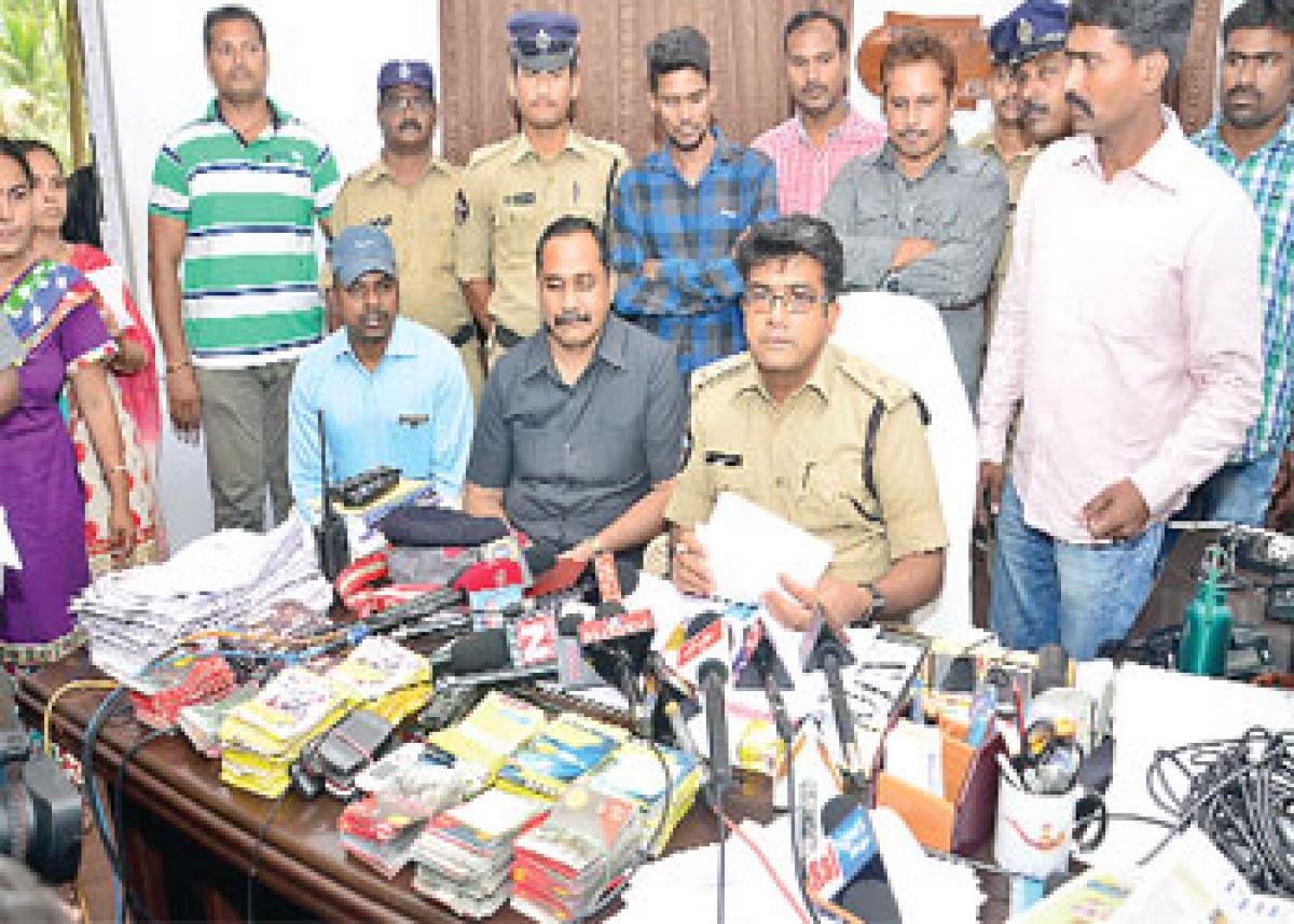 3 held for selling SIM cards on forged papers