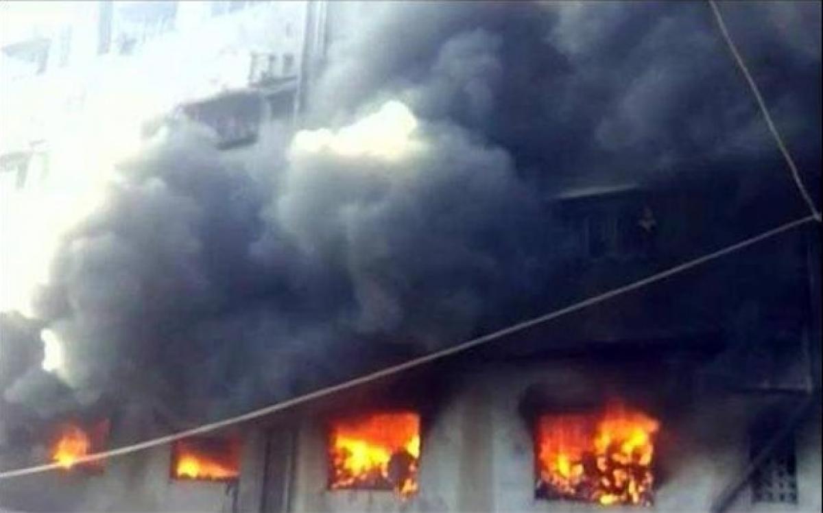 Fire razes five godowns in Thane