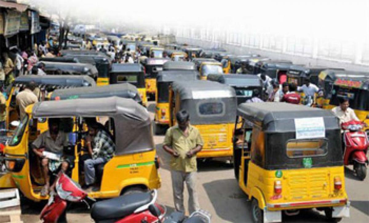 Auto unions allege laxity in releasing pending vehicles