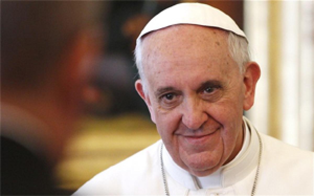 Pope Francis sponsors Romes homeless people visit to Shroud of Turin