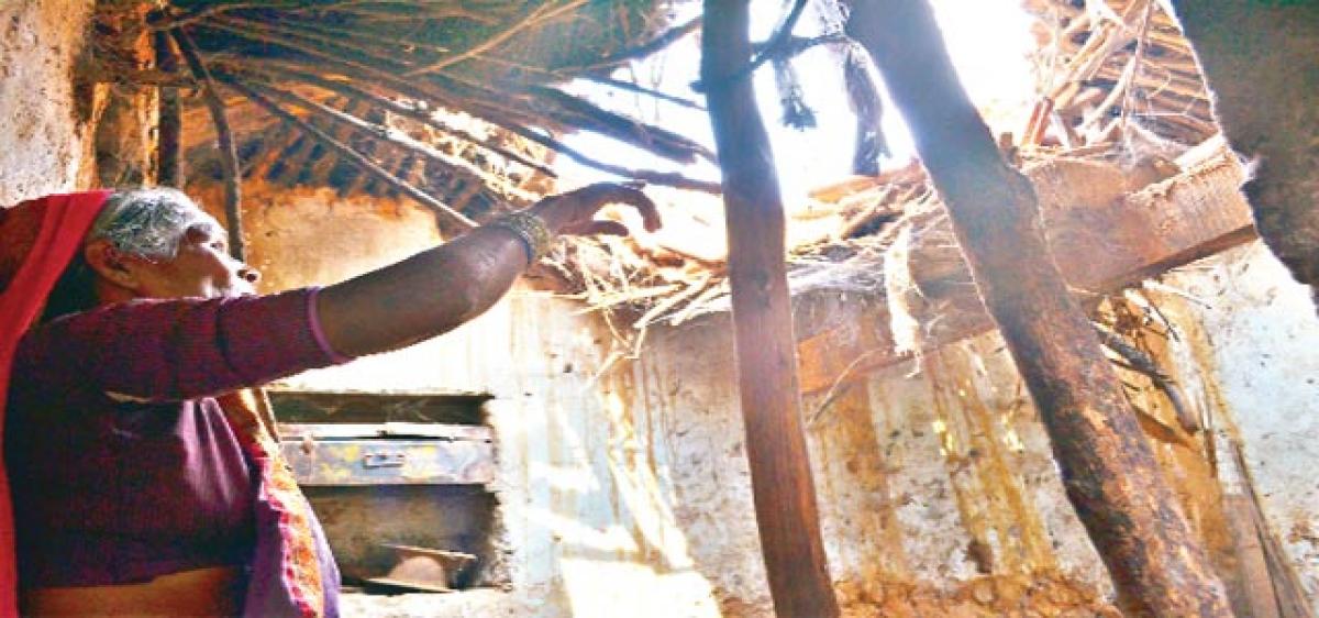 Roofless shelter adds to winter worries 