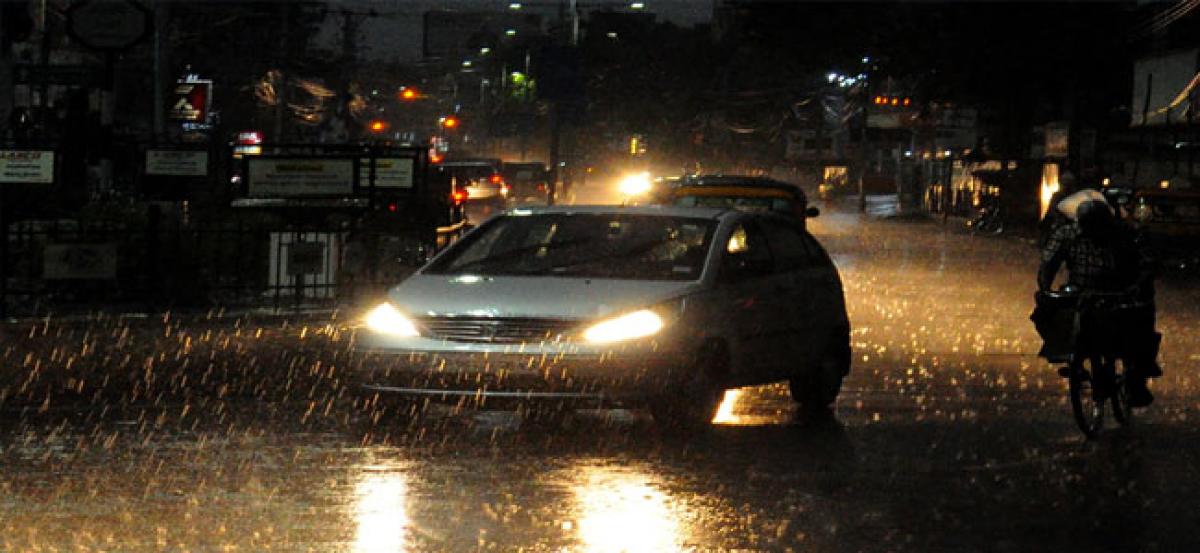 Heavy rain lashes in Vijayawada