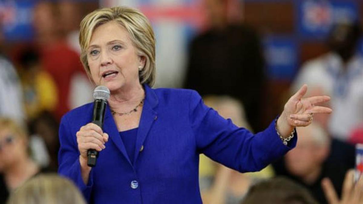 Bill Clinton defends Hillary on email controversy