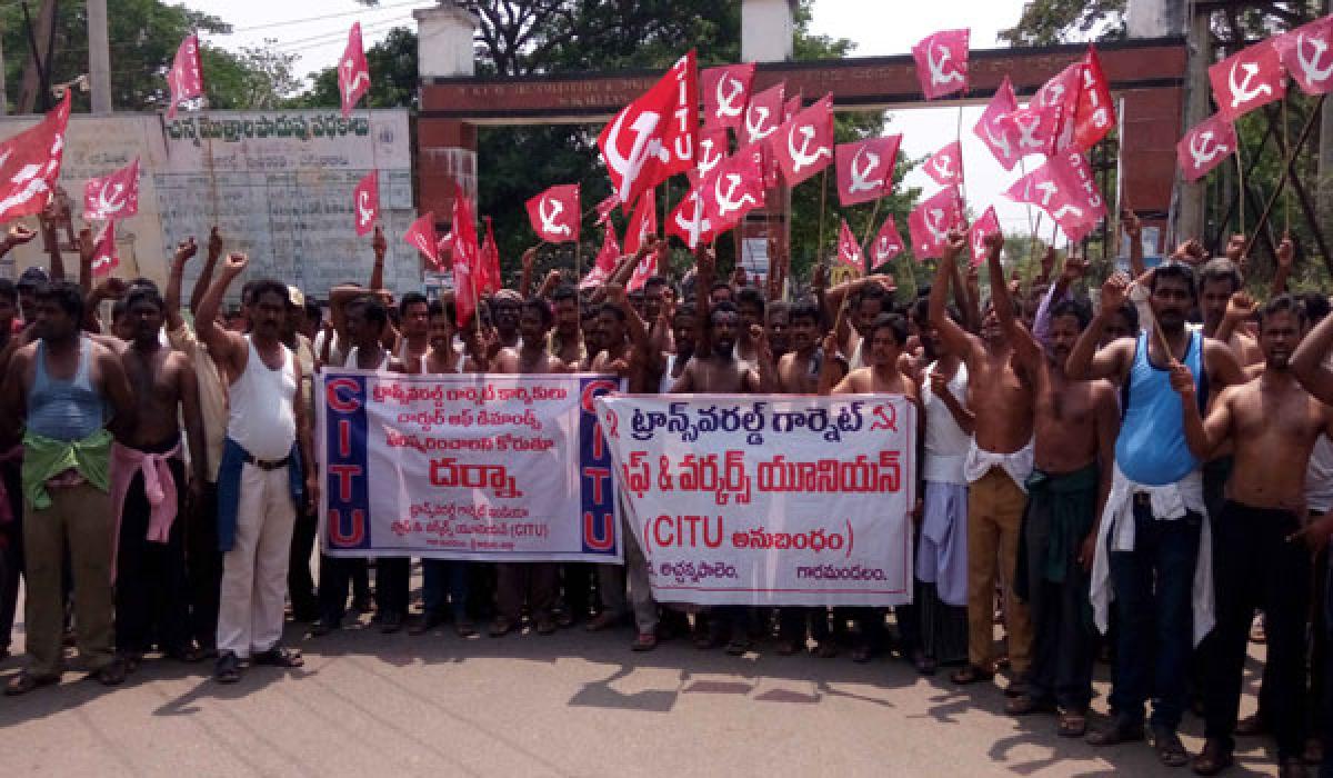 CITU protests against labour law violation