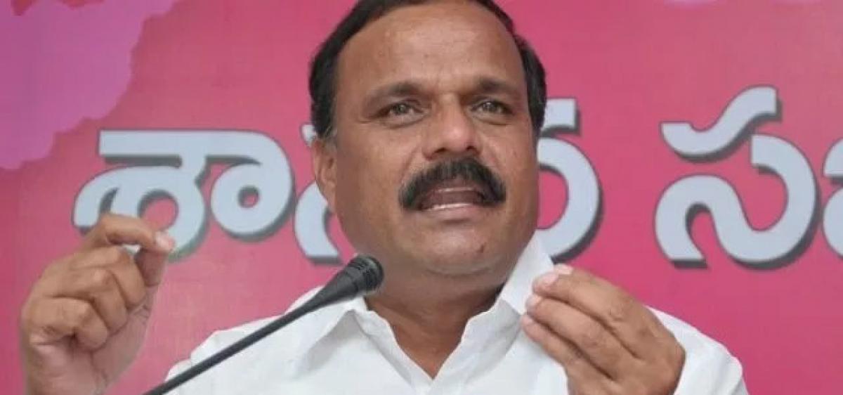 TRS blames Cong for market yard violence