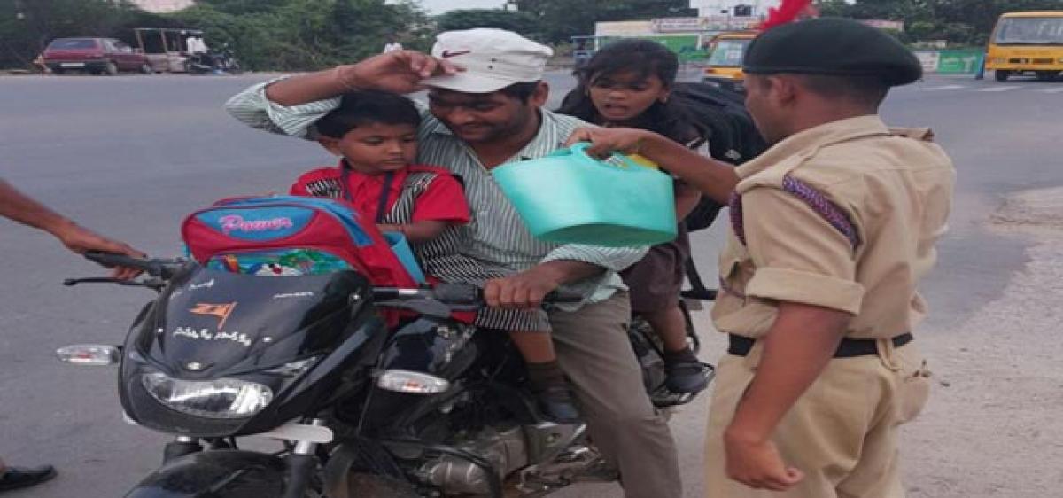 NCC cadets come to the rescue of traffic cops