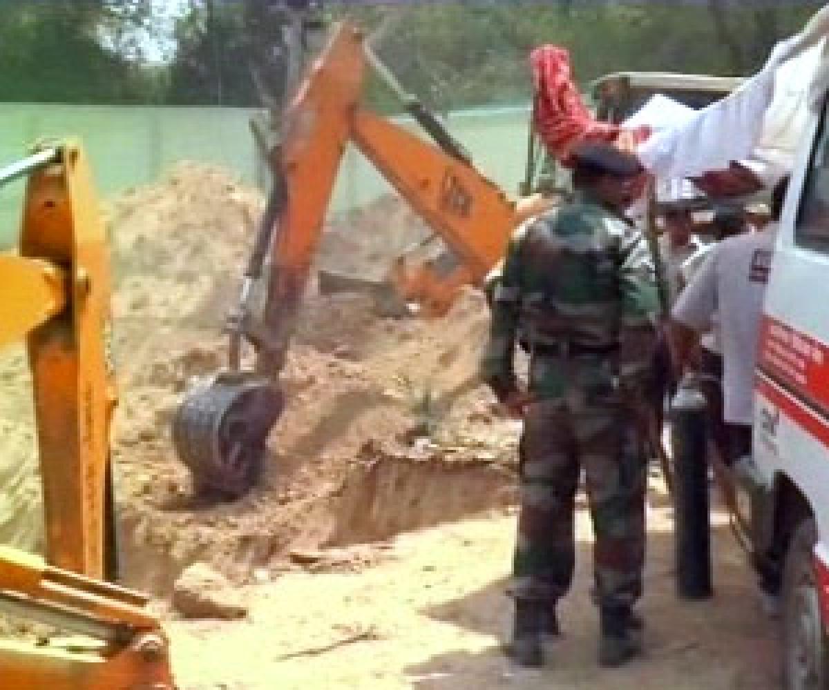 UP: Four-year old girl falls into borewell, rescue operation underway