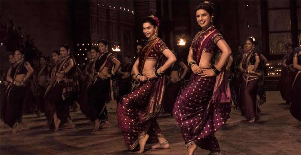 Sanjay Leela Bhansali recreates Dole re with ​Deepika​,​ Priyanka ​in ​Bajirao Mastani !