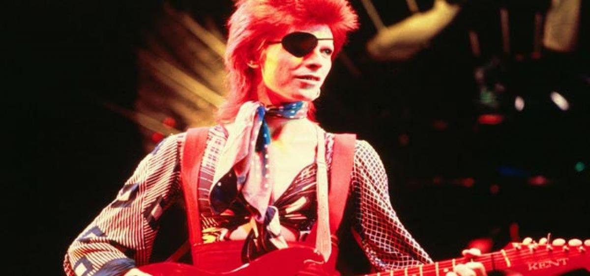 David Bowie dominates Brit Awards