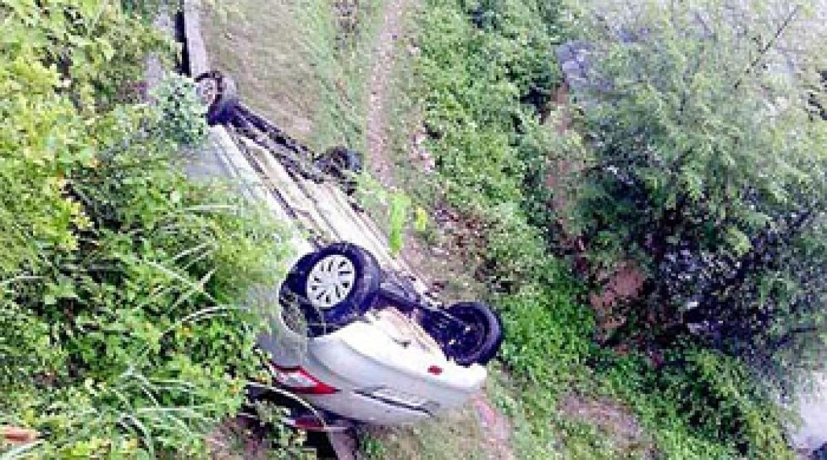 UP: Seven dead, three injured as car falls into gorge in Kaushambi