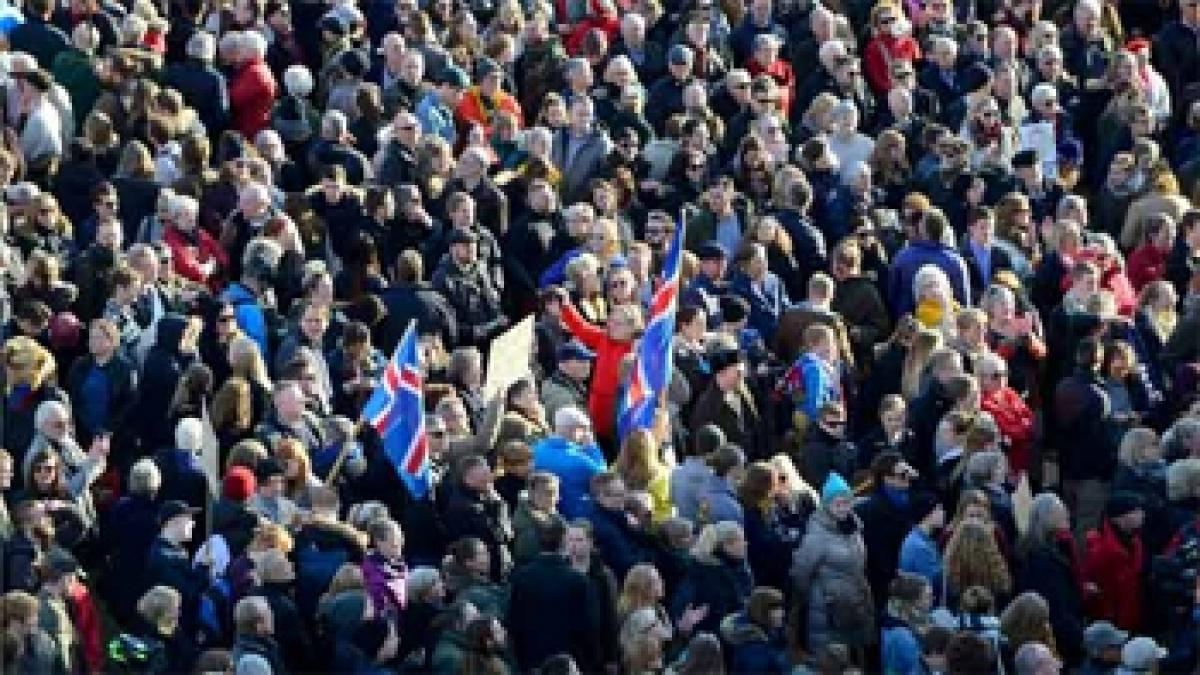 Thousands protest in Iceland after PMs implication in Panama Papers scandal