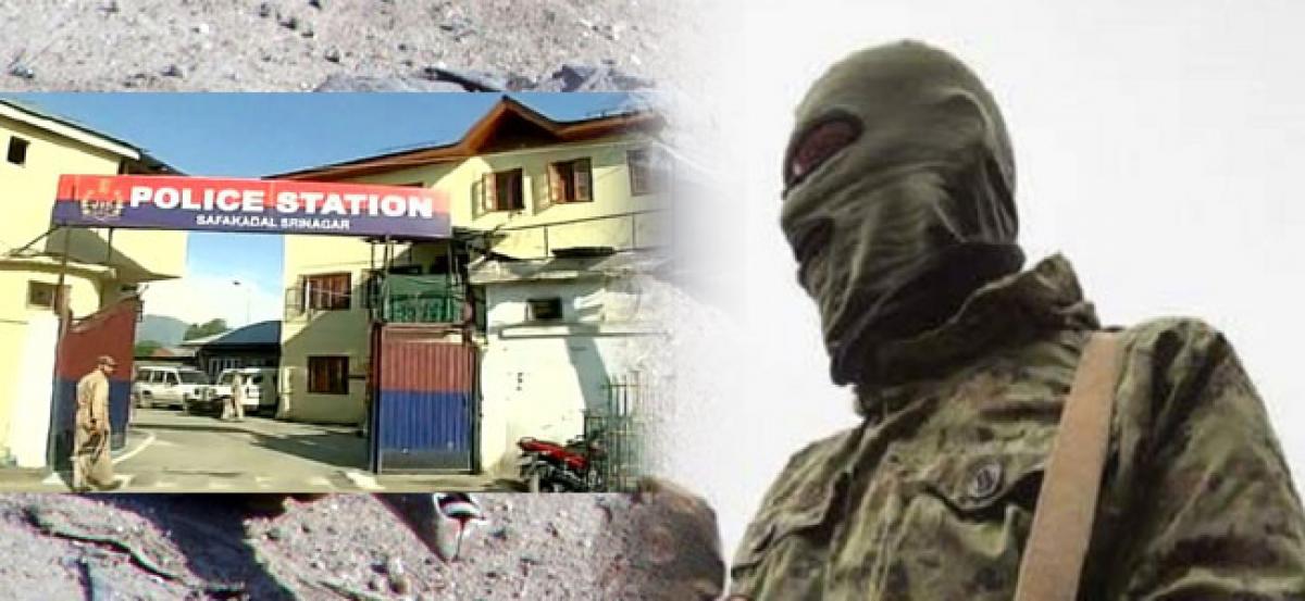 Jammu and Kashmir: Terrorists lob grenade at Srinagars police station