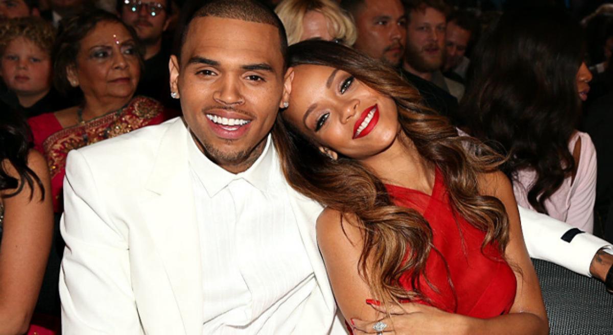 Rihannas friends want her to stay away from Chris Brown