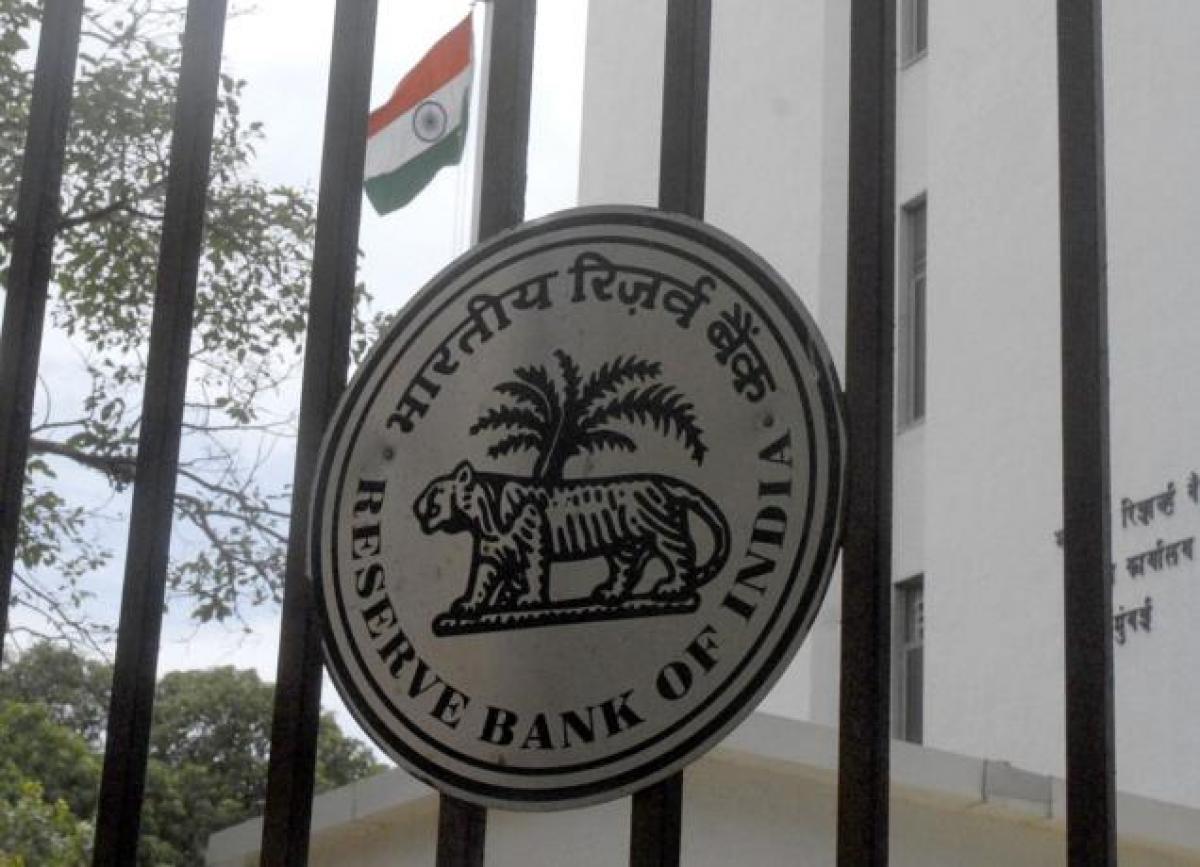 RBI imposes stiff restrictions on depositing more than Rs 5,000 in defunct currency