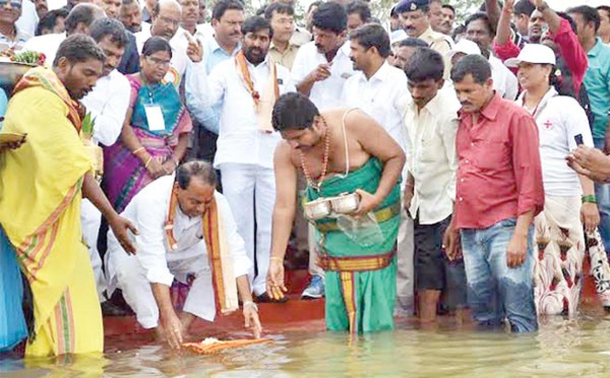 Ministers take aerial survey of ghats